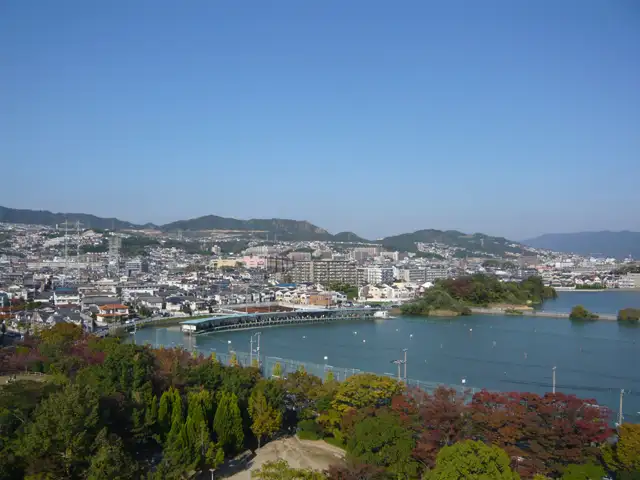 『泉町』遠景。『上の池公園』に近い、緑豊かな住環境です。