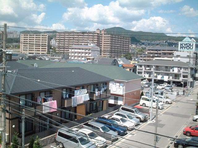 『旭町』近景。マンションと一戸建てが混在する区画の整った住宅地。国道171号線に近く、アクセス良好です。