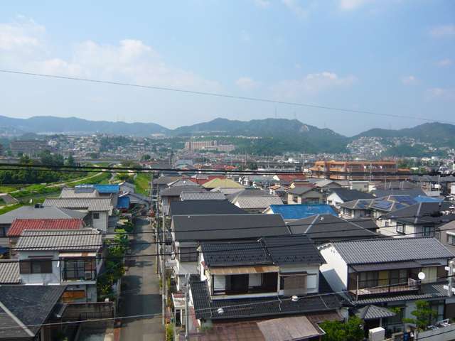 『山本南1丁目』遠景。一戸建てが中心に並ぶ、のどかな住宅地です。