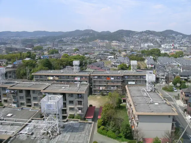 『口谷東』周辺（手前は県営宝塚口谷団地）。田んぼや造園畑も多く長閑な雰囲気です。