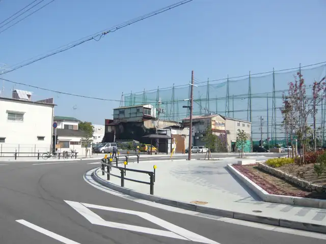 『戸ノ内町』近景。一戸建てとアパート、工場が混在するエリアで、地勢は平坦です。