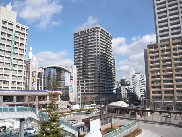 JR尼崎駅前北側。高層マンションが建ち並んでいます。