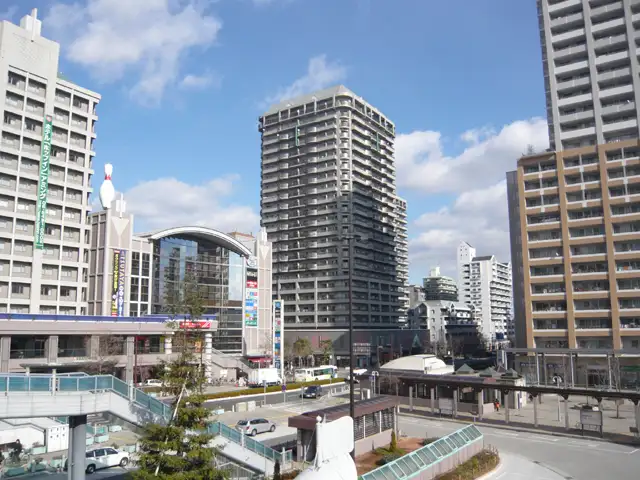 ＪＲ尼崎駅前北側。高層マンションが建ち並んでいます。