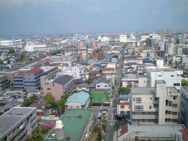『南塚口町』遠景。マンションと一戸建ての混在する、区画の整った住宅地です。