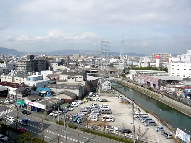 『名神町』遠景。住宅と工場が混在するエリアです。