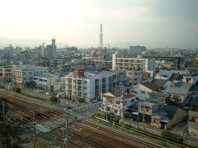 『立花町』遠景。JR神戸線の北側に広がる住宅地。一方通行の道路が多く、区画が整っています。
