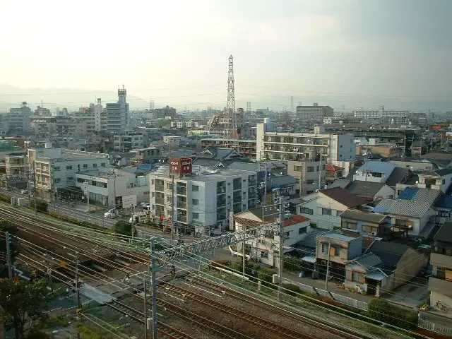 『立花町』遠景。JR神戸線の北側に広がる住宅地。一方通行の道路が多く、区画が整っています。