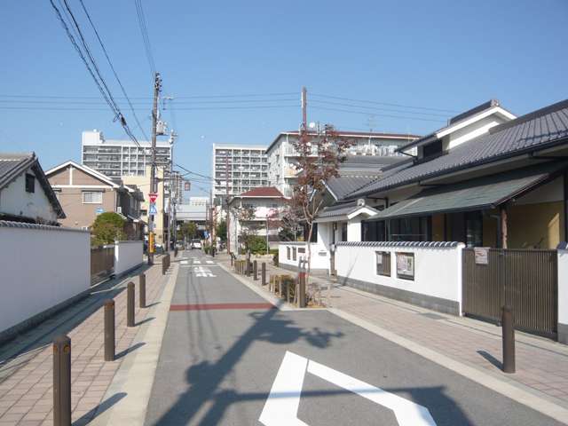 町屋風の建物やカラー舗道の美しい、築地再開発エリア。