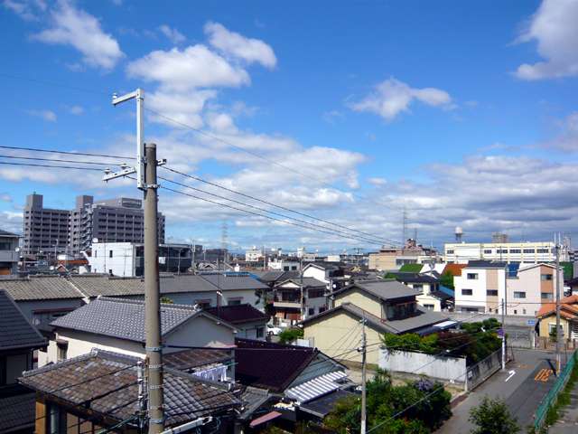 『稲葉荘2丁目』遠景。区画の整った静かな住宅地で、一戸建てが中心に並んでいます。