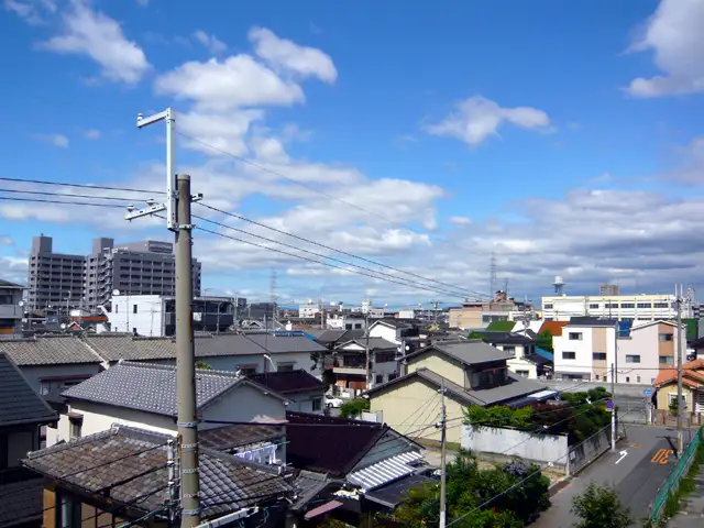 『稲葉荘2丁目』遠景。区画の整った静かな住宅地で、一戸建てが中心に並んでいます。