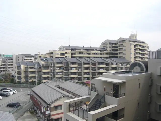 『西昆陽3丁目』近景。一戸建てが中心に並ぶ、昔ながらの住宅地です。