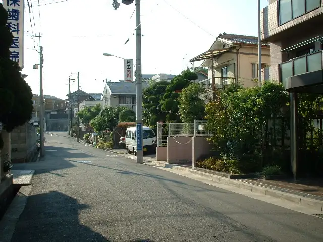 『武庫川町3丁目』。道幅が広く、区画の整った閑静な住宅地です。