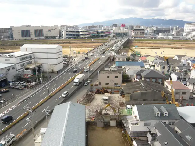 『森本』・『桑津』付近。猪名川の東に広がる住宅地で、工場も点在しています。