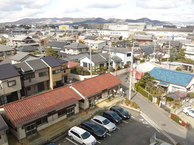 『北河原』遠景。道幅は狭く、入り組んでいるところもありますが、一戸建てとアパートが混在する静かな住宅地です