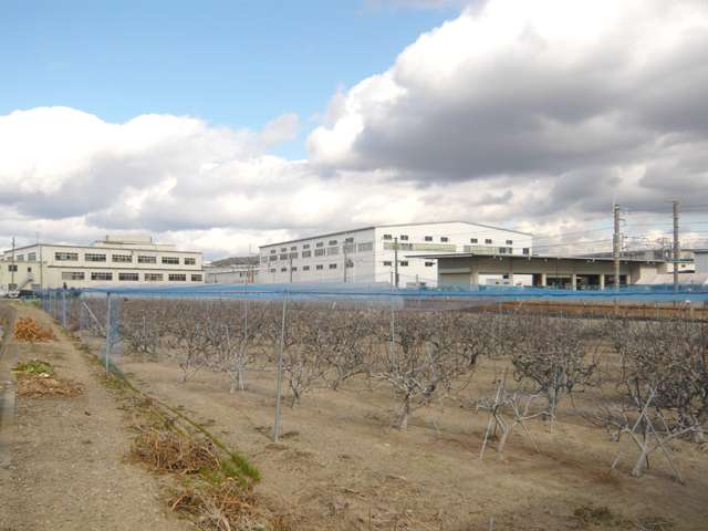 『北伊丹5丁目』近景。JR福知山線の東には、工場が建ち並んでいます