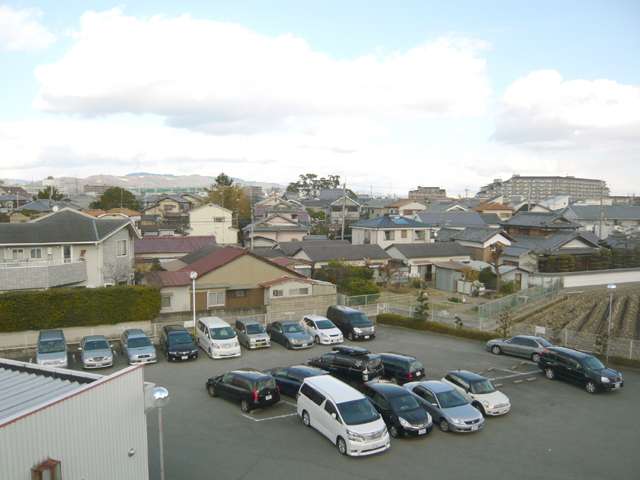 大鹿6丁目付近遠景。緑豊かで静かな住宅地。国道171号線にも近く、車でのアクセス良好です。