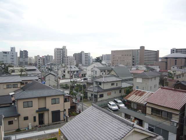 『宮ノ前』遠景。阪急 伊丹駅北東側に広がる住宅地。道幅の狭いところもありますが、地勢はほぼ平坦です。