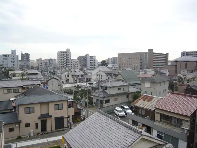 『宮ノ前』遠景。阪急 伊丹駅北東側に広がる住宅地。道幅の狭いところもありますが、地勢はほぼ平坦です。