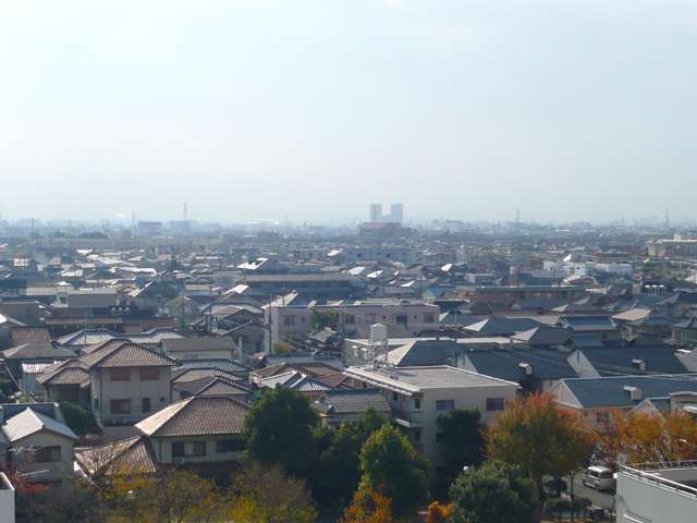 『西台4丁目』付近遠景。区画の整った住宅地で、一戸建てが建ち並んでいます。