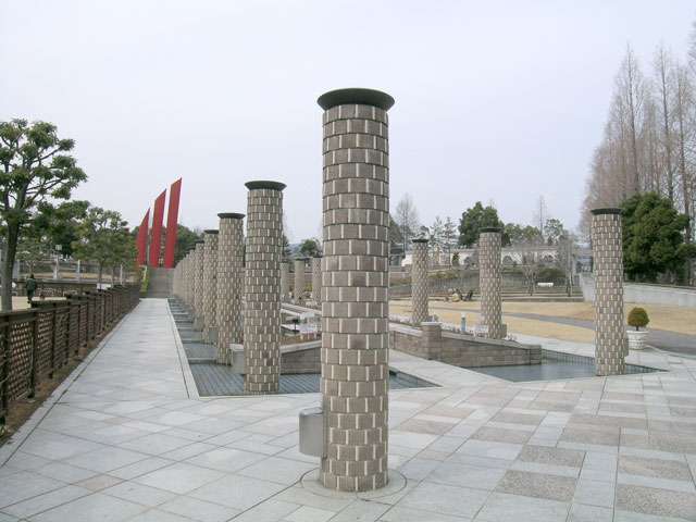 荒牧バラ公園。季節になると約1万本のバラが咲き誇り、多くの人が訪れます。