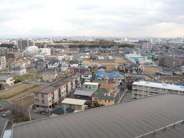 『鴻池2丁目』遠景。田畑と住宅地が混在する、のどかな雰囲気です