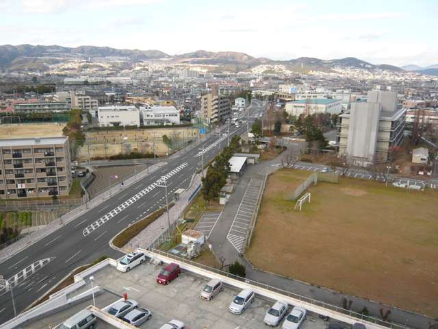 『中野中筋線』周辺。商業施設はあまり多くなく、マンションや学校などがあります