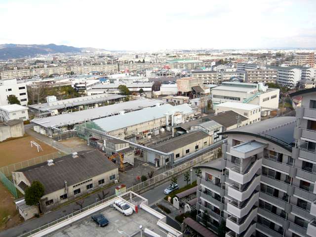 『鴻池2丁目』付近遠景。工場が点在しています