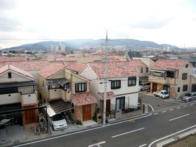 『鴻池3丁目』付近。一戸建てが中心に建ち並ぶ、比較的区画の整った住宅地です