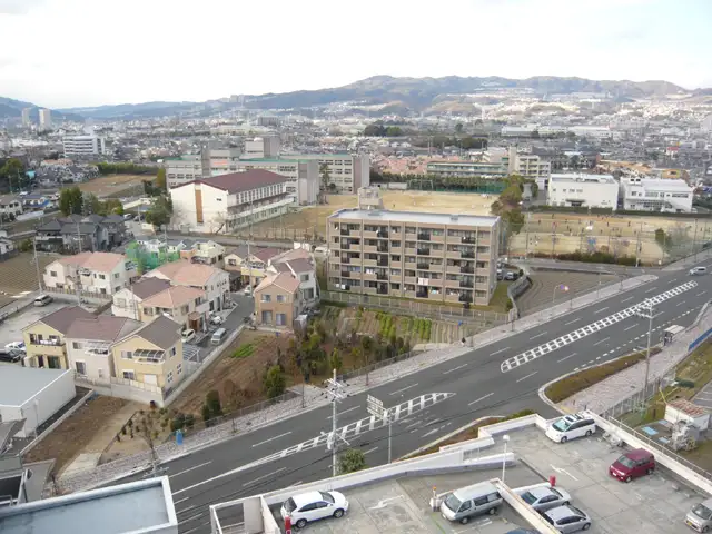 『中野北』遠景。マンションと一戸建てが混在する住宅地。区画が整っており、地勢は平坦です。