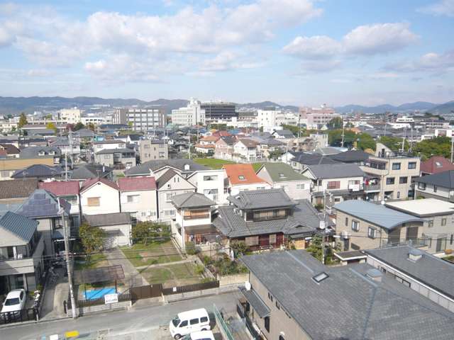 『昆陽3丁目』遠景。一戸建てが建ち並ぶ住宅地で、道幅は狭く、入り組んでいるところも多くあります。