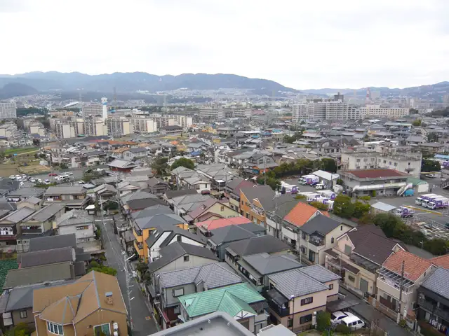 『池尻5丁目』遠景。一戸建てが中心に並ぶ、のどかな雰囲気の住宅地です。