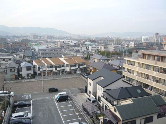 『大島町』遠景。道幅も広く、ゆったりしています。