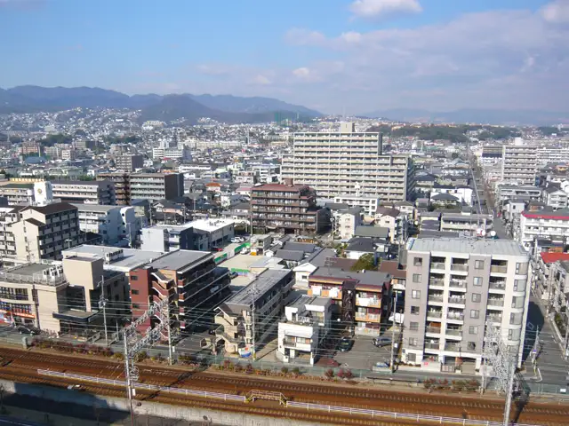 『南昭和町』遠景。区画の整った住宅地で、マンションが多く建ち並んでいます。