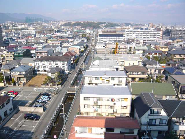 『北昭和町』遠景。一戸建てが中心に建ち並ぶ、区画の整った住宅地です。