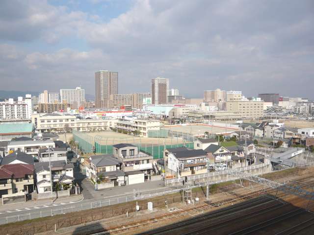 『神祇官町』遠景。阪急「西宮北口」・JR「西宮」駅の2駅が利用可能です。
