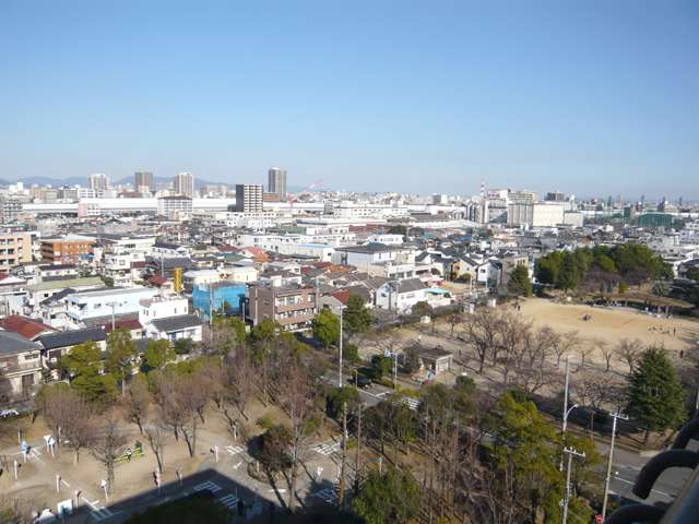 『久保町』遠景。『浜戎公園』や『西宮交通公園』などの大きな公園が点在しています。