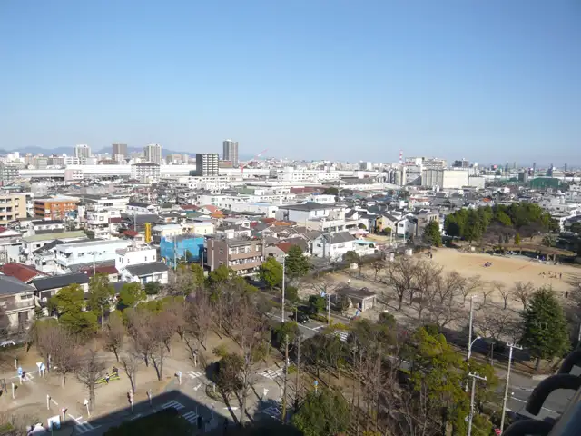 『久保町』遠景。『浜戎公園』や『西宮交通公園』などの大きな公園が点在しています。