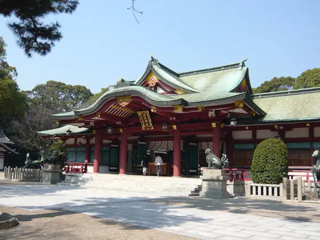 福の神「えびす様」の総本社、『西宮戎神社』。敷地内は緑豊かで、平日はのんびりできます。