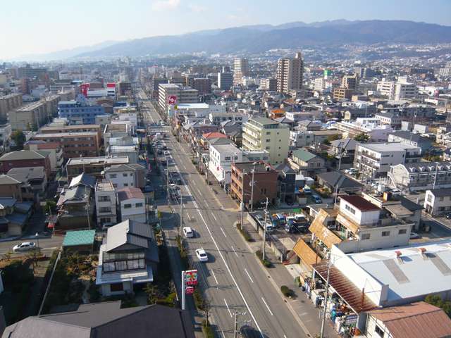 『山手幹線』沿い(中須佐町付近)。JR「西宮」駅にも近く、交通アクセス良好です。