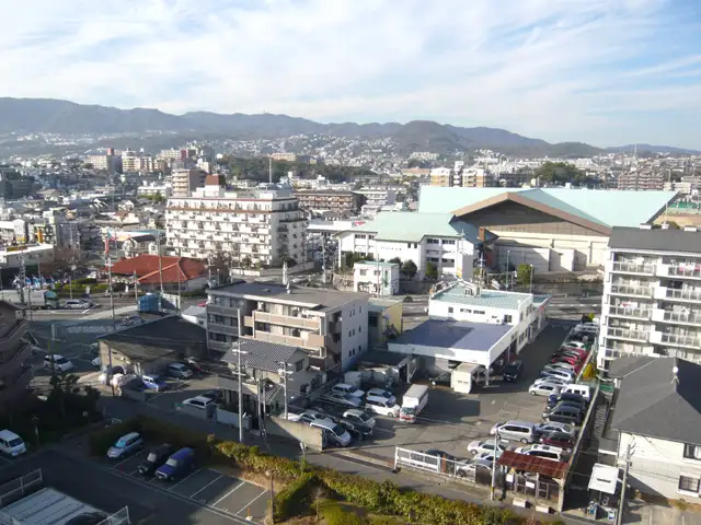 青木町・柳本町遠景。マンションが多く立ち並んでおり、『西宮市立中央運動公園』がすぐ近くにあります。