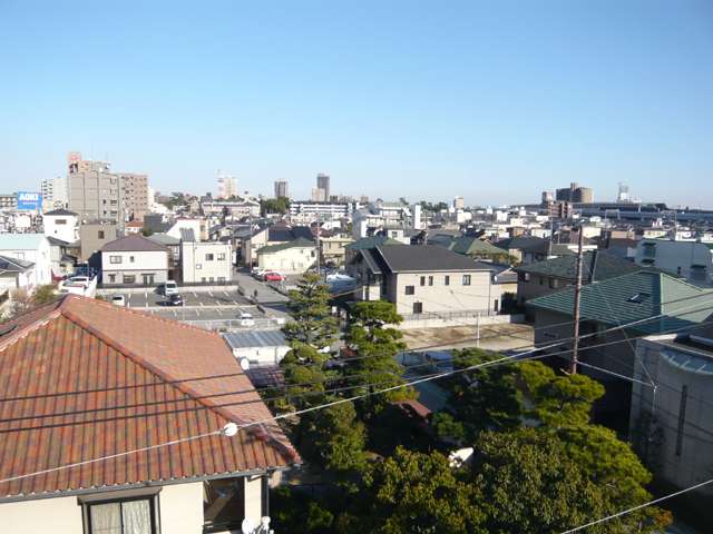 『屋敷町』遠景。比較的区画の整った住宅地で、地勢は平坦。国道2号線に近く、アクセス良好です。