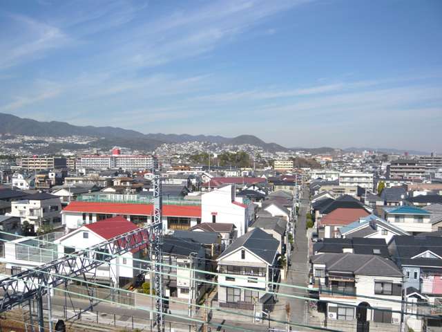 『平松町』遠景。一戸建てが中心に並ぶ閑静な住宅地。区画が大変すっきりとしています。