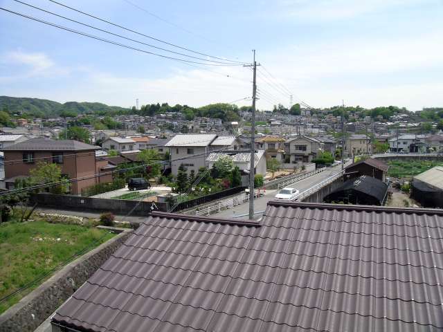 『東多田』から鼓が滝周辺を見る。道幅が狭い場所が多く、車の行き来はちょっとたいへんです。