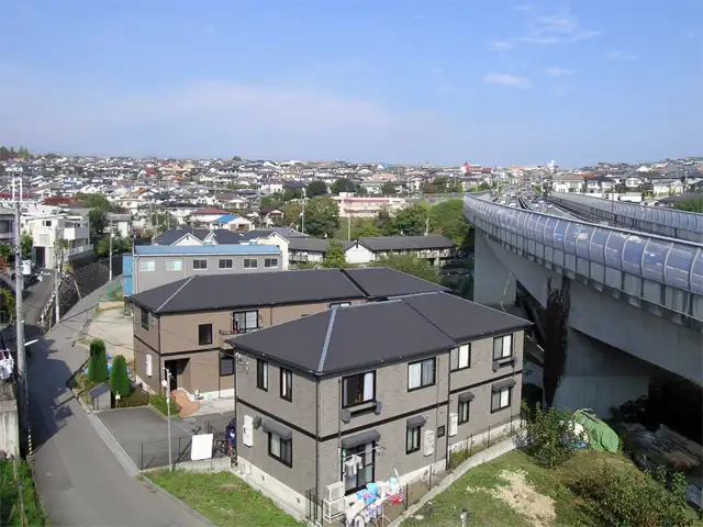 丘陵地に広がる『萩原台』。県道川西篠山線が街の中央を走っています。