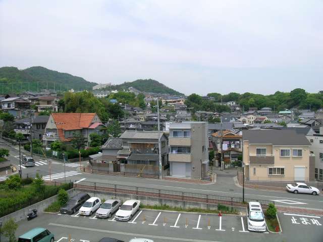 道幅が狭く、古い建物もある『火打2丁目』周辺。趣のある町並みです。