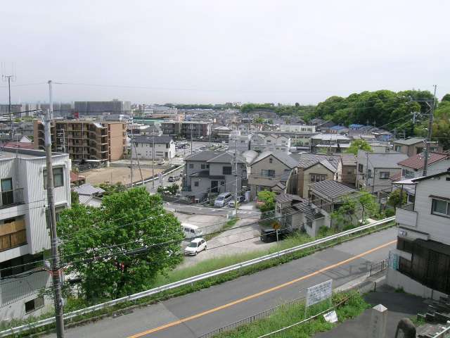 『久代』周辺。右奥の緑は伊丹台地の崖沿いの雑木林。