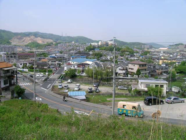 勝尾寺川沿いに広がる『粟生間谷』周辺の住宅地。のどかな雰囲気です。