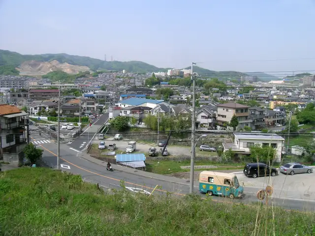勝尾寺川沿いに広がる『粟生間谷』周辺の住宅地。のどかな雰囲気です。