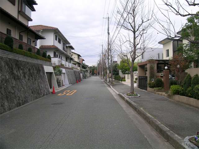 『小野原西3丁目』周辺。区画の整った住宅地です。