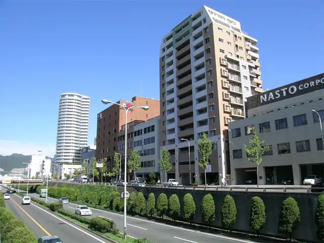 新御堂筋から見た『船場東』界隈。やや高台になっており、遠くに箕面の山々を見渡せます。